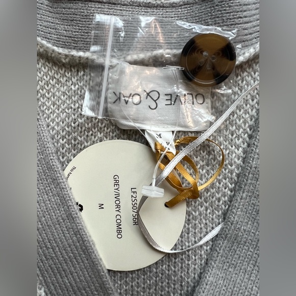 NWT Olive & Oak Gray/Ivory Plaid Sweater - Picture 4 of 6